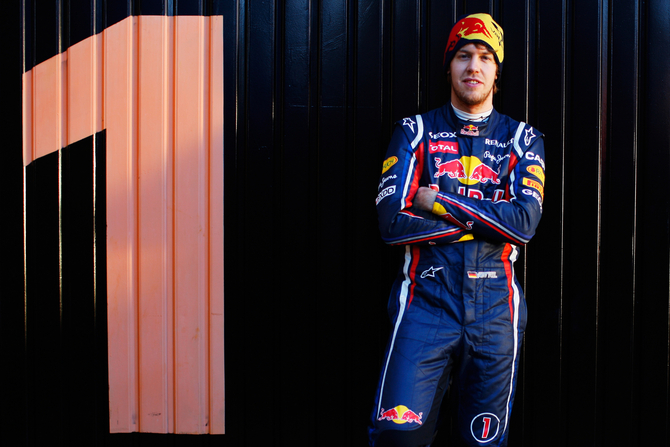 Vettel closes deal with Red Bull until 2014