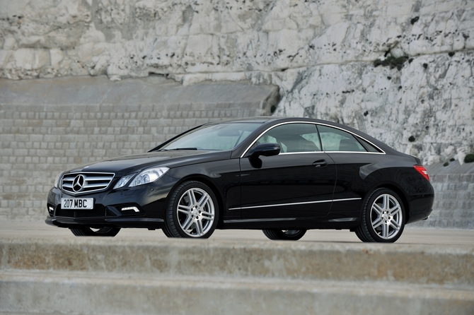 Mercedes-Benz E 200 BlueEfficiency Coupé Avantgarde