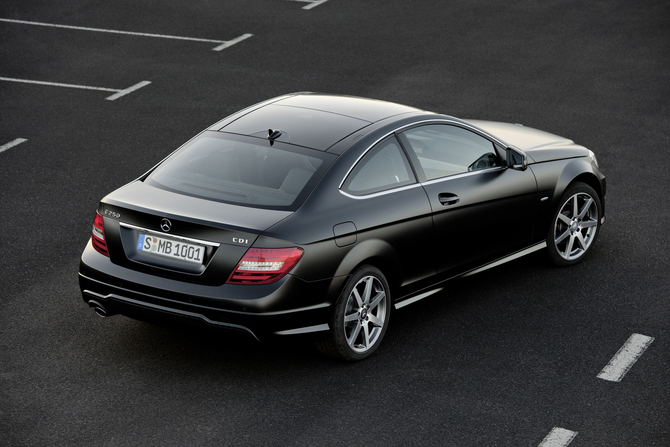 New C-Class Coupé: new compact, classic coupe to debut in Geneva