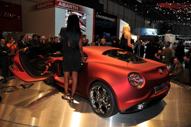 Alfa Romeo nveils the 4C Concept in Geneva