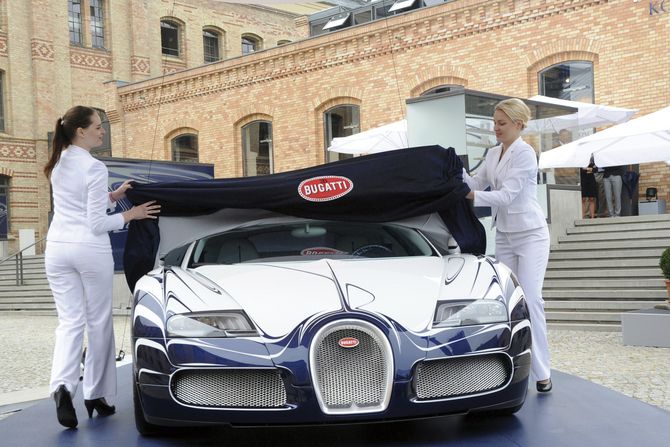 Bugatti reveal porcelain Veyron