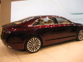 Lincoln MKZ Concept Looks at Lincolns Future