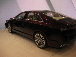 Lincoln MKZ Concept Looks at Lincolns Future