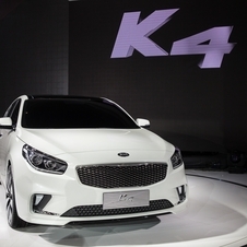 The front design of the large sedan is dominated by the central grille flanked by two large clusters of lighting