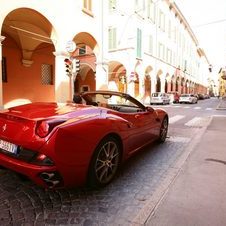 Ferrari: greener California presented in Paris