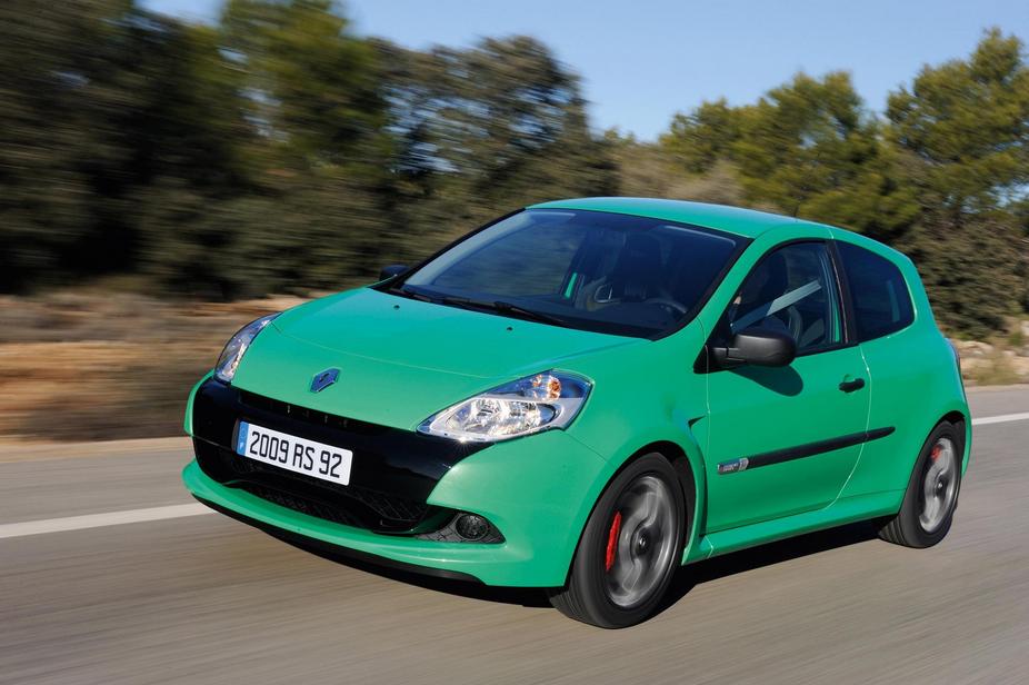 The most recent Clio RS uses a 2.0 liter engine with 197hp