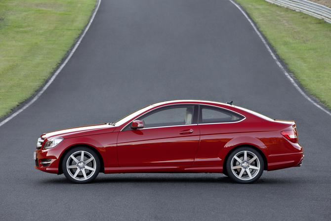 New C-Class Coupé: new compact, classic coupe to debut in Geneva