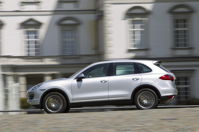 New model year: improvements for Cayenne and Panamera