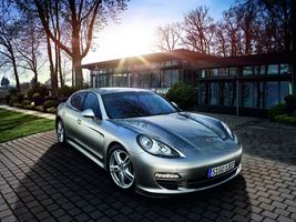 New model year: improvements for Cayenne and Panamera