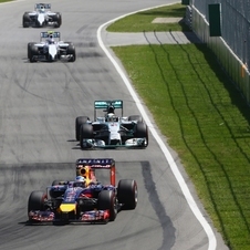 Ricciardo ultrapassou Nico Rosberg a duas voltas do final da corrida