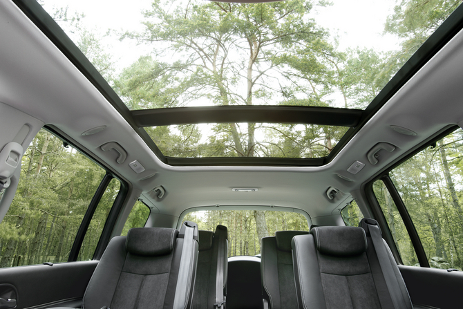 The large sunroof lets air into all 7 seats