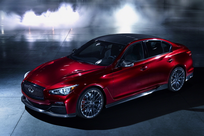 Les passages de roues du Q50 Eau Rouge sont plus larges de 20 mm par rapport aux mesures standard.