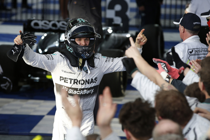 Rosberg festeja depois da primeira vitória da temporada