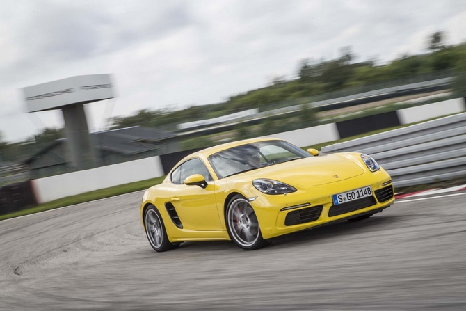 Porsche 718 Cayman S PDK