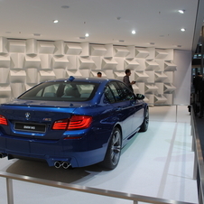 BMW unveils new M5