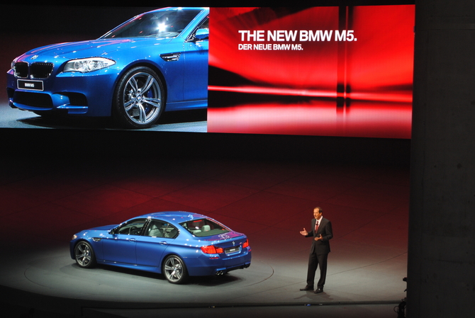 BMW unveils new M5