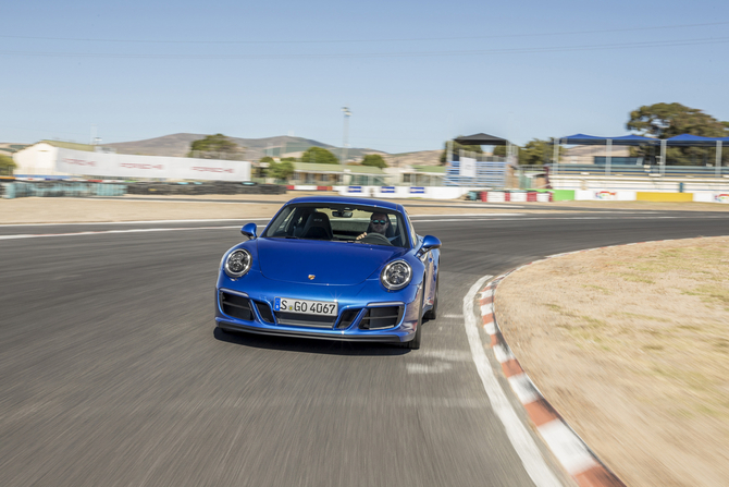 Porsche 911 Carrera 4 GTS PDK