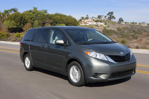 Toyota Sienna LE AWD V6