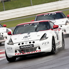 Os participantes tiveram de competir ao volante de 370z e GT-R