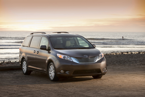 Toyota Sienna Limited FWD V6