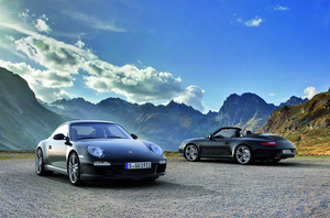 Porsche 911 Carrera goes Black