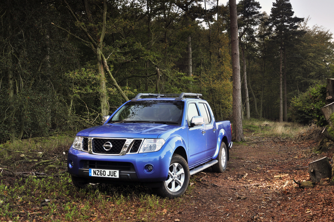 Nissan Navara 2.5 dCi 190hp 4x4 3,5T Double Cab XE