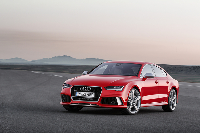 In terms of design, the RS7 underwent minor changes in the front