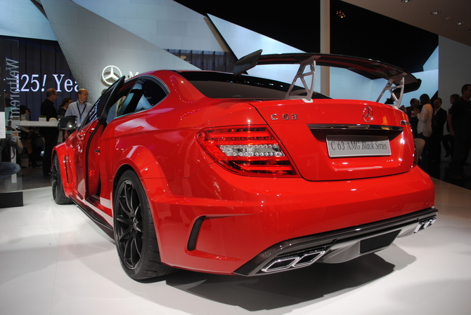 Mercedes takes the wraps off C 63 AMG Coupé Black Series (updated)