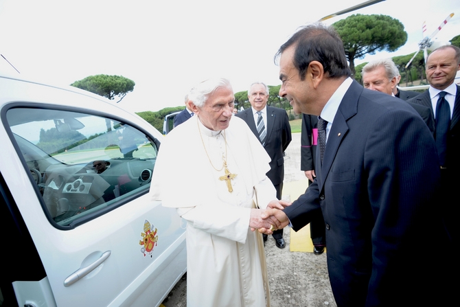 Renault ofereceu dois carros elétricos ao Papa Bento XVI