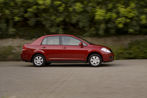 Nissan Versa Sedan 1.6 Base