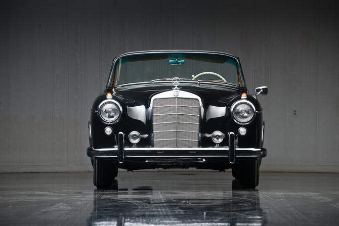 Mercedes-Benz 220 S Cabriolet