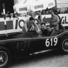 Em 1952, Moss e Dewis conduziram na Mille Miglia o C-Type com travões de disco