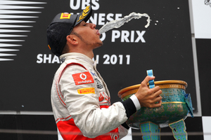 Hamilton storms to Chinese Grand Prix win