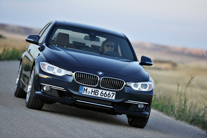 BMW 320i Luxury