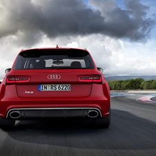 O RS6 Avant recebe um difusor e um spoiler traseiros