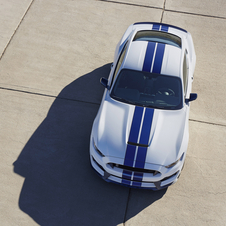 One major change in the GT350 compared to the Mustang is the front hood made of aluminum that surrounds the engine