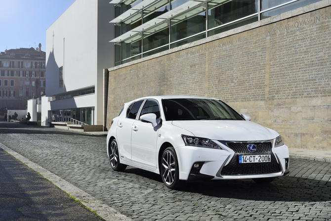 Lexus CT 200h Urban Edition