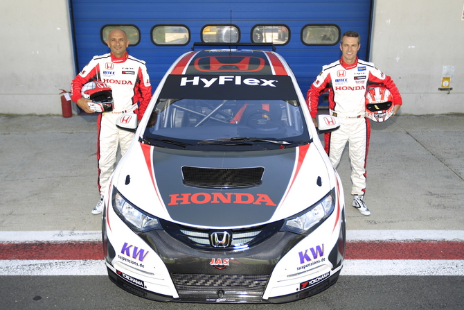 Honda Begins Testing Civic WTCC at Vallelunga