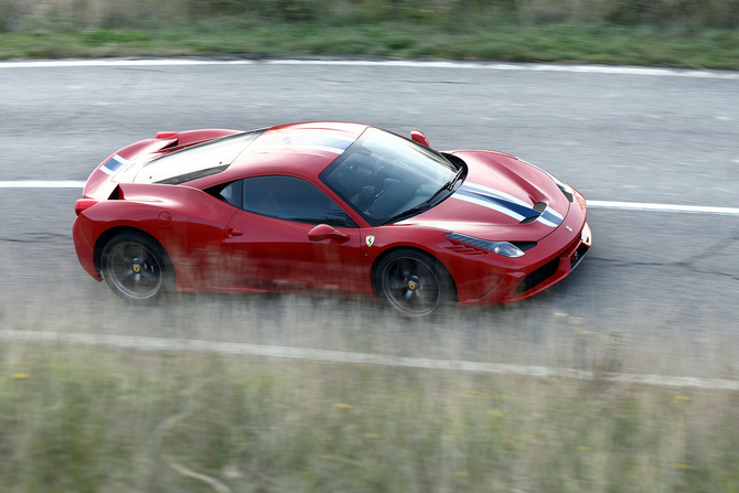 A Ferrari ainda não divulgou o preço oficical do 458 Speciale