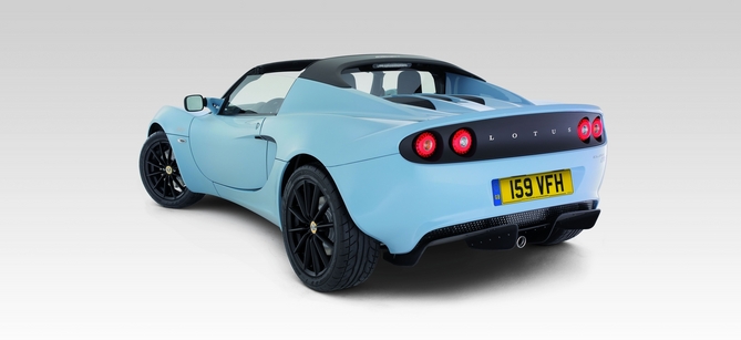 Lotus launches Elise Club Racer in Geneva