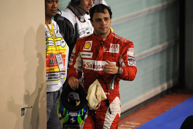 Massa denies pressure for 2011