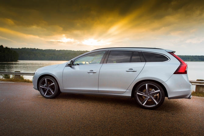 Volvo V60 D5 R-Design Momentum Geartronic