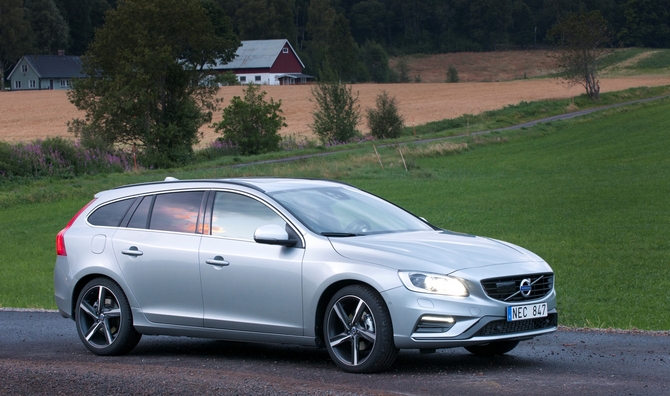 Volvo V60 T3 R-Design Momentum Geartronic