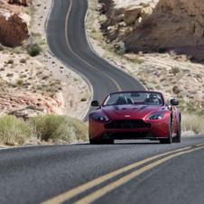 The V12 Vantage S Roadster can be driven in Normal, Sport e Track modes