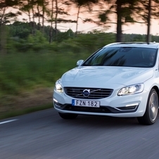 Volvo V60 D6 AWD R-Design Momentum PHEV Geartronic