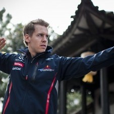 Vettel parece um pouco rijo durante as lutas e protagoniza na maior parte as partes cómicas