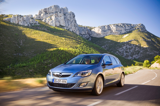 Ellesmere Port celebrates 100,000 Astra Sports Tourers