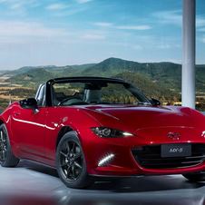 Mazda a conçu ce modèle MX-5 avec l’espoir de lui conférer une présence allant audelà de son existence en tant que véhicule. 