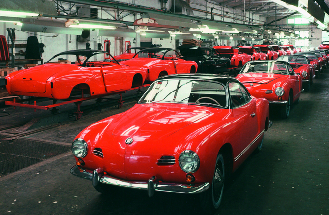 A Volkswagen vendeu mais de 450.000 unidades do Karmann Ghia