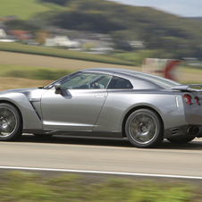 2013 Nissan GT-R Gets Power Boost, Better Suspension and Optional Ceramic Brakes